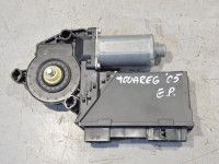 Volkswagen Touareg Esiukse klaasitõstuki mootor, parem Varuosa kood: 7L0959702H  009
Kere tüüp: Maastur