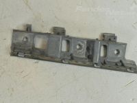 Volkswagen Passat Esipampri kinnitus, parem Varuosa kood: 3C0807184
Kere tüüp: Universaal
M...